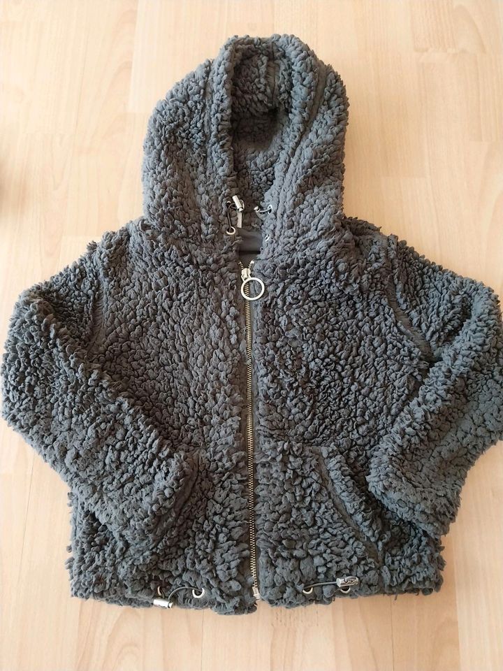 Jacke*Plüschjacke*Pullover*Größe 128 in Eggebek