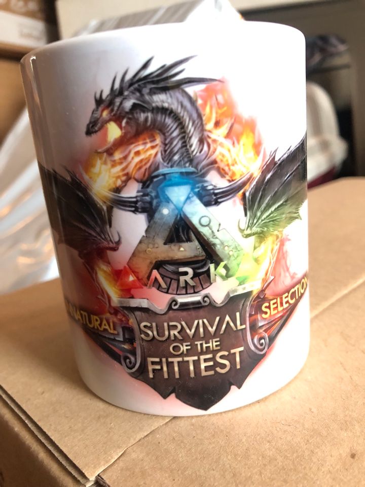 Tasse von Ark survival of the fittest + Aufkleber in Köln