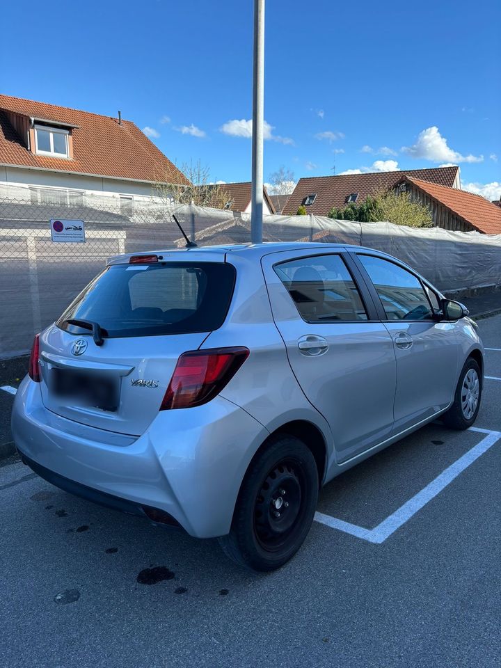 Toyota Yaris 1.3 dVVT-i nur 14400 tsd. km in Friedrichshafen