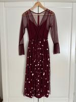 ASOS Abendkleid/Abschlussballkleid mit Stickereien in weinrot Berlin - Reinickendorf Vorschau