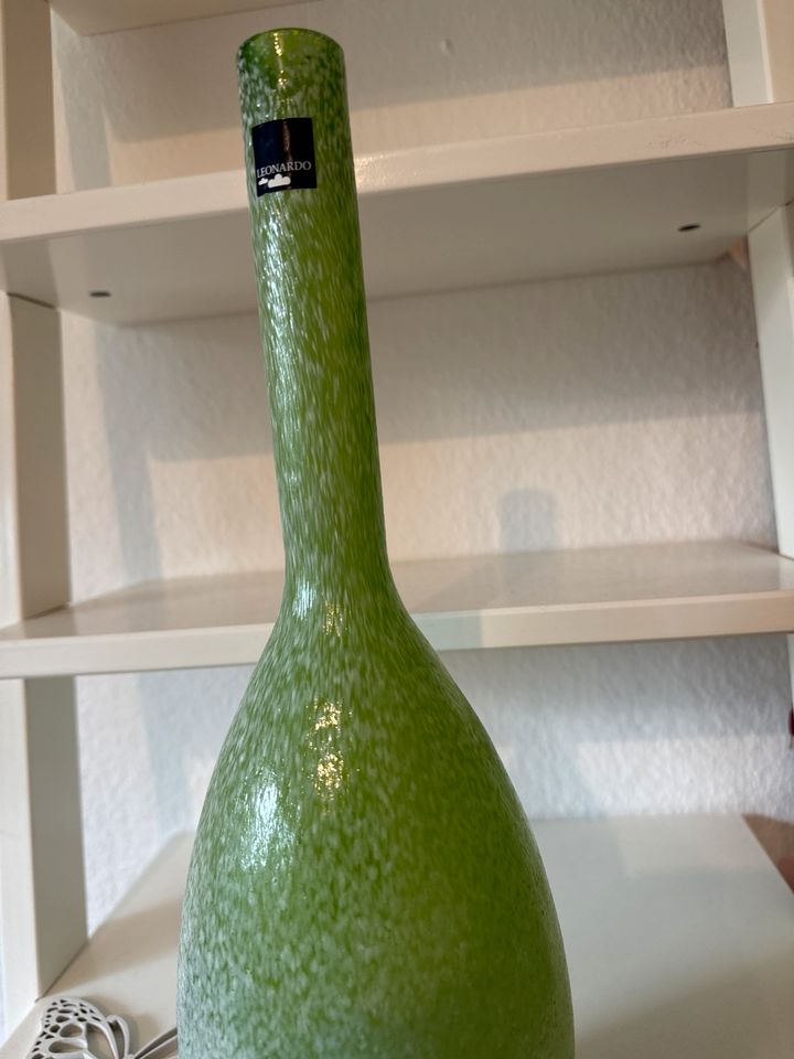 Leonardo Vase 38 cm hohe grün weiß meliert Muttertag für in Königsbach-Stein 