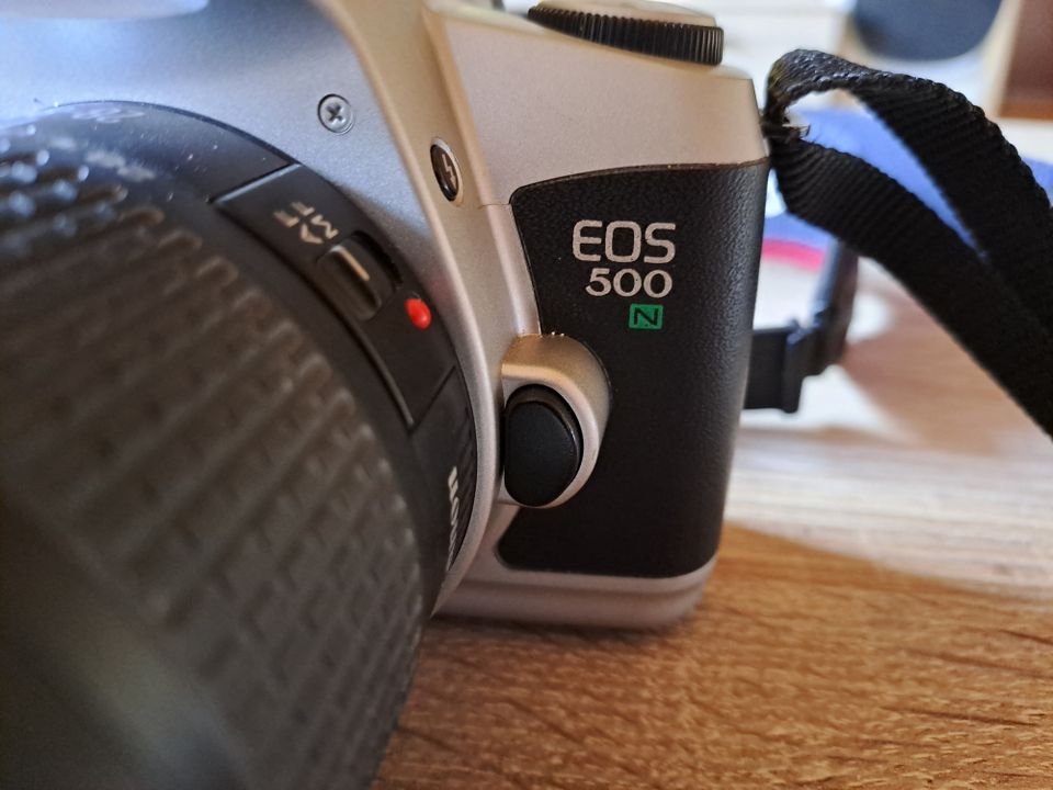 Canon EOS 500N - Spiegelreflexkamera mit Zubehör in Höxter