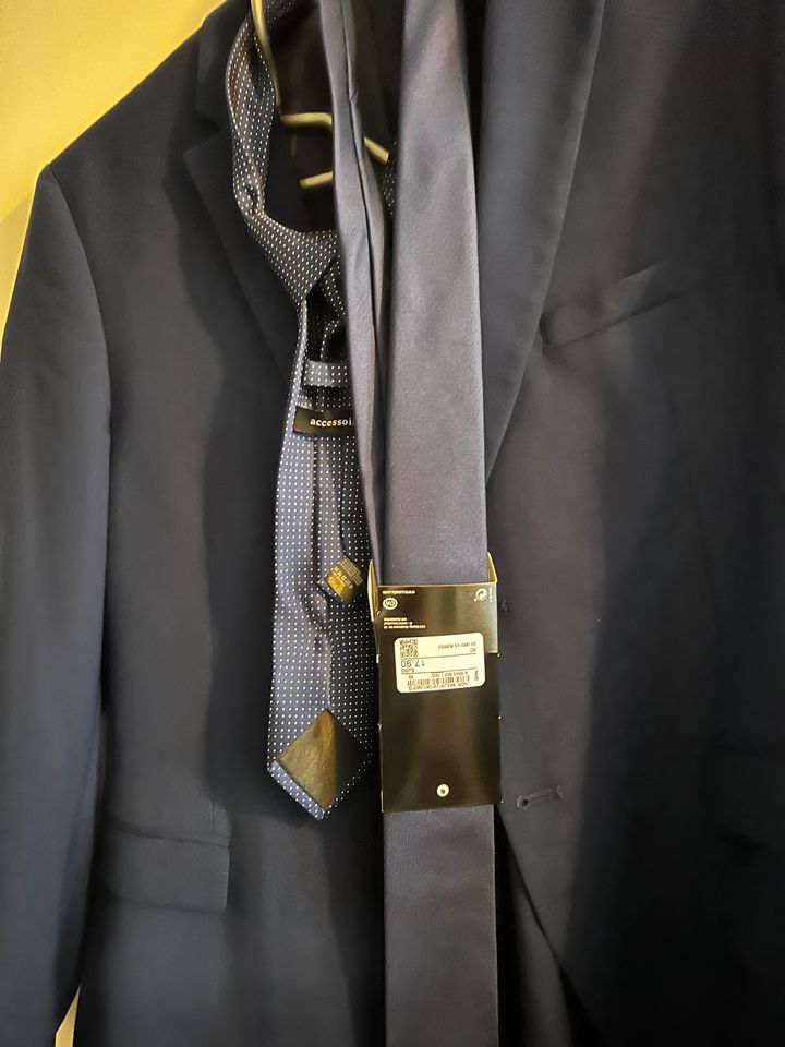 Angelo Litrico Herren Anzug Hemd + 2 Krawatten blau Li Hochzeit in München