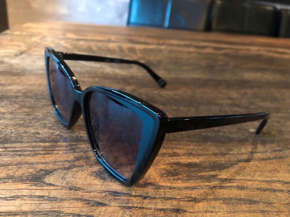 CatEye Sonnenbrille schwarz Brille big in Lippstadt