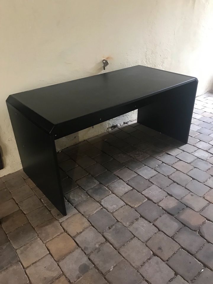 Schreibtisch in schwarz in Helmstedt