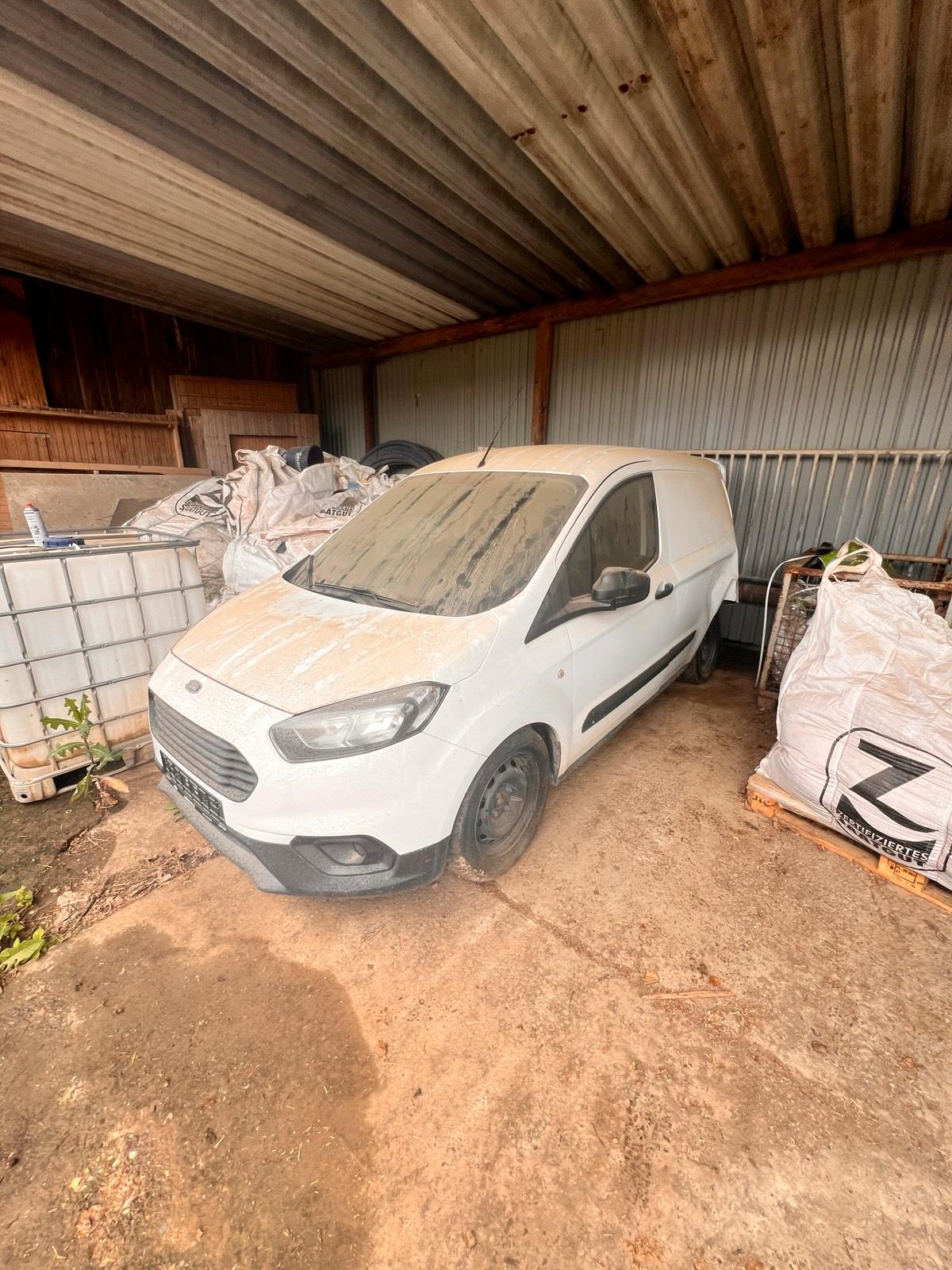Abbildung des Autos Ford Courier  Unfall Aut…