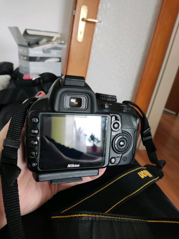Nikon Spiegelreflexkamera mit 2 Objektiven in Coburg