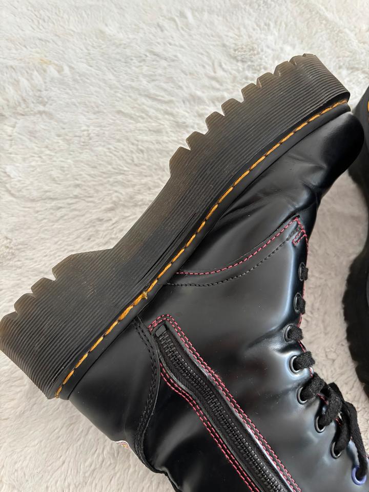 Dr. Martens Jadon Plateau Hello Kitty & Friends Limited Edition in Nürtingen