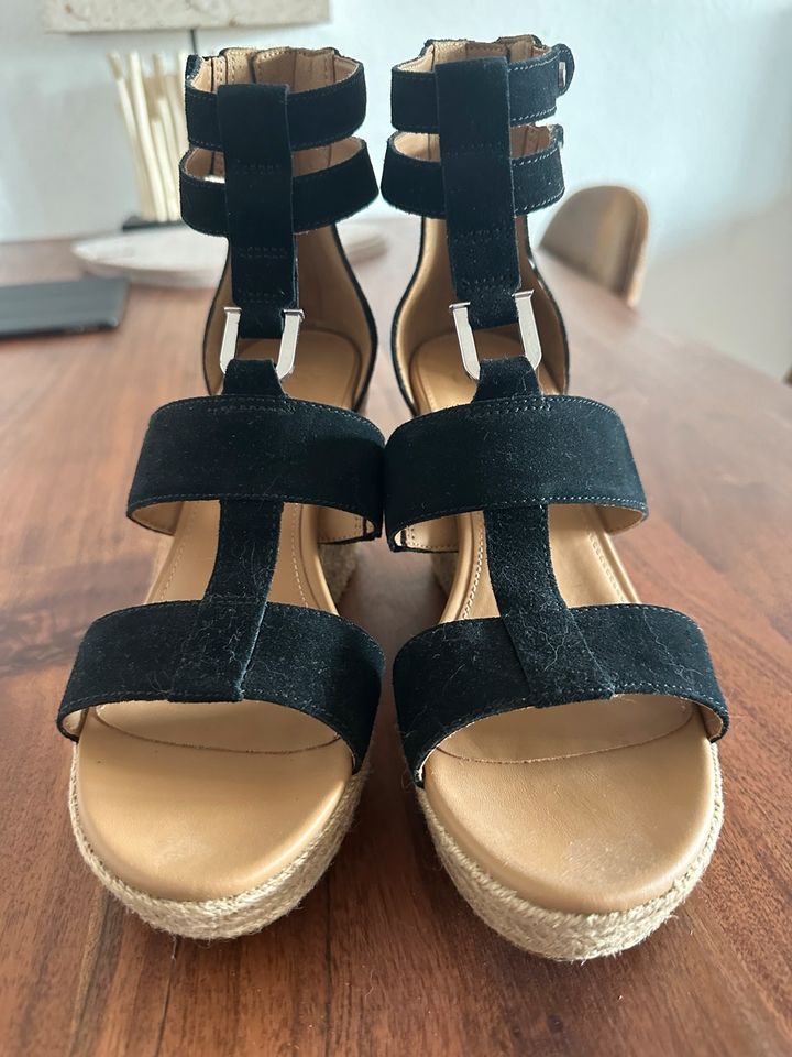 UGG Sandalen Wedges NEU in Lehrte