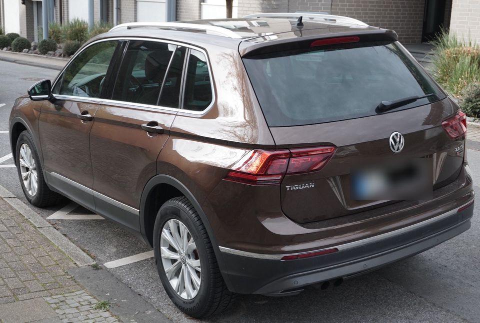 VW TIGUAN HIGHLINE, Pano, AHK, Automatik, Benzin, TÜV neu in Essen