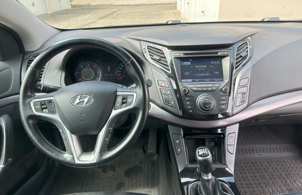 Hyundai I40 1.7 crdi 136 PS ( motorrad tausch möglich ) in Massing