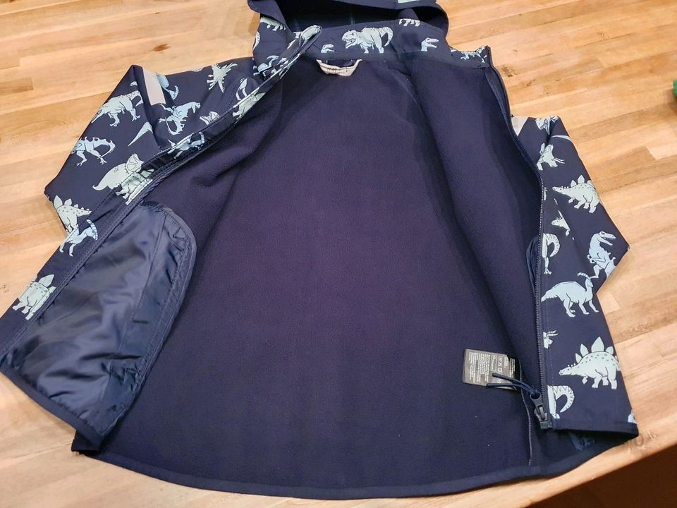 Softshelljacke Gr. 134 blau mit grünen Dinosauriern 1x getragen in Amberg b. Buchloe