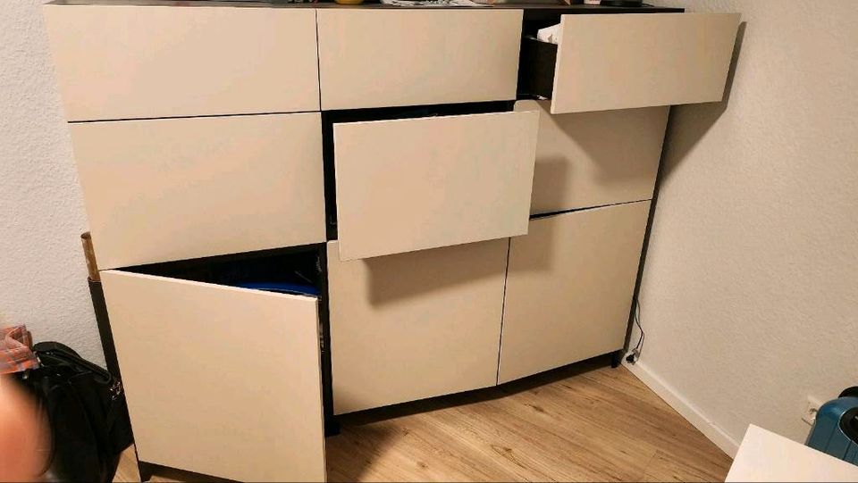 Super Zustand! Großer Schrank Besta Ikea in Osterholz-Scharmbeck