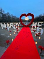 Heiratsantrag Herzbogen und Marry me Buchstaben Innenstadt - Köln Altstadt Vorschau