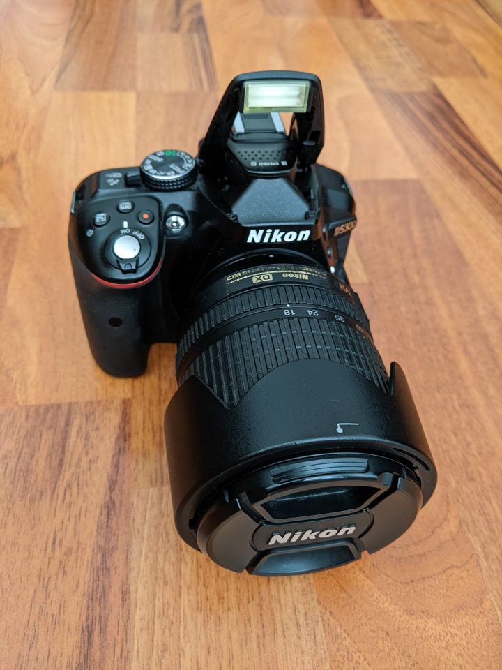 Nikon D5300 18-105mm Objektiv, Selbstauslöser, Sun Sniper Gurt in Berlin