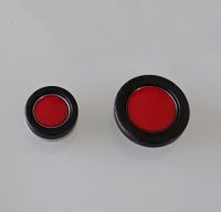 Color Button rot und Holzscheiben von Charlotte Ehinger-Schwarz Baden-Württemberg - Weinsberg Vorschau