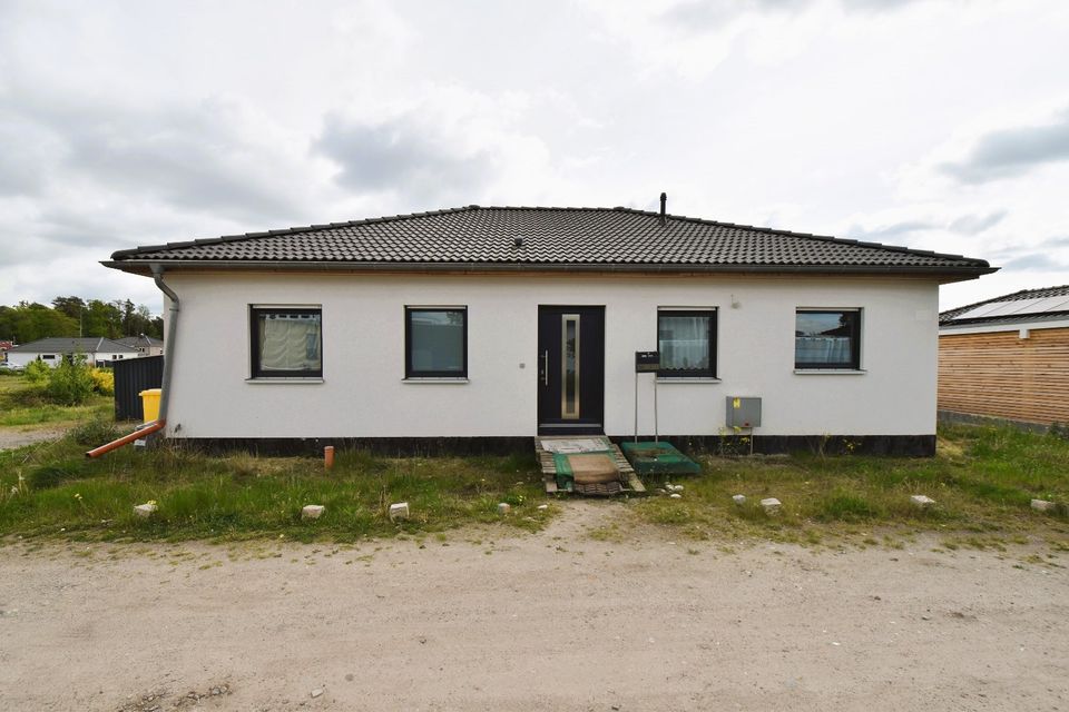 Moderner Bungalow im Erholungsgebiet am Bernsteinsee in Sassenburg