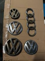 VW und Audi Embleme / Logos - Alle Zusammen Niedersachsen - Großefehn Vorschau