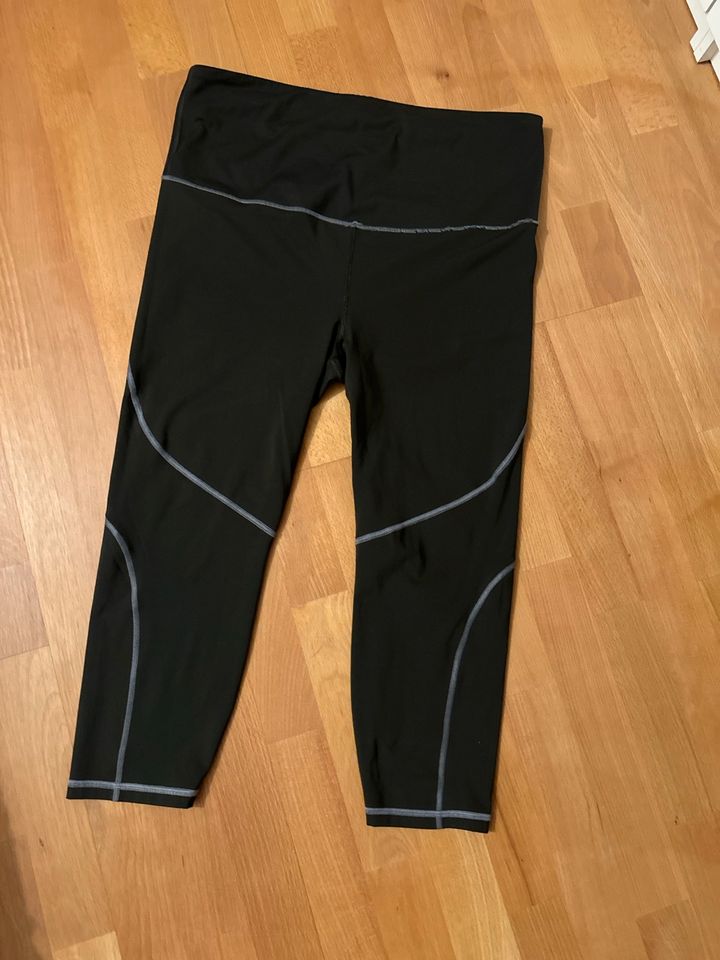 GAP Umstands-Sporthose Gr. XL in Kenzingen