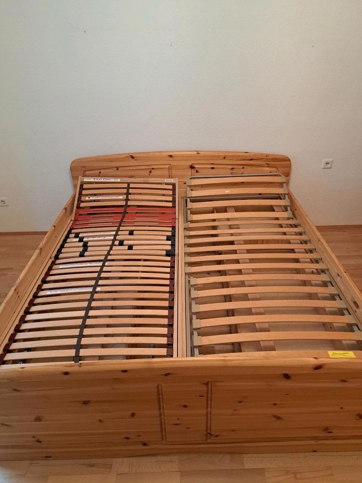 Bett 200 x 180 cm Kiefer massiv mit Schubladen in Remscheid