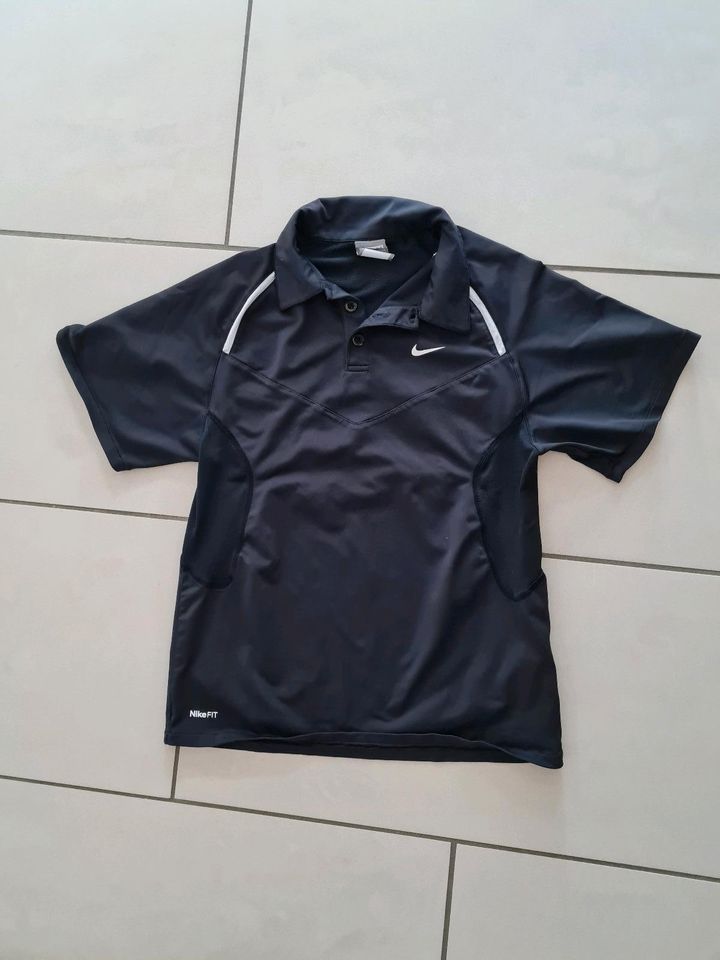 Nike Tennis Shirt Gr. M 140/152 schwarz top Zustand in Lohfelden