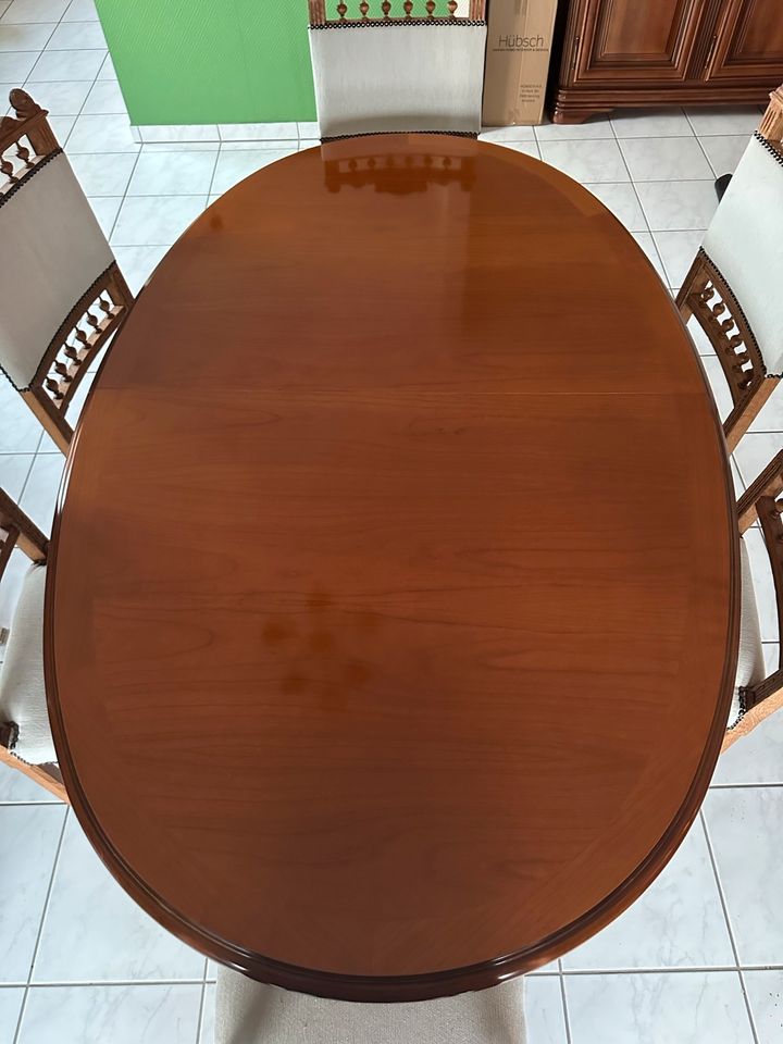 Esstisch / massiver Tisch / Ovaler Tisch / Holztisch in Roetgen