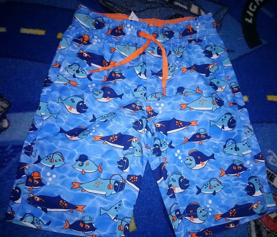 Kleinkind Short / Badeshort mit Hai Gr. 110 Neu in Aachen