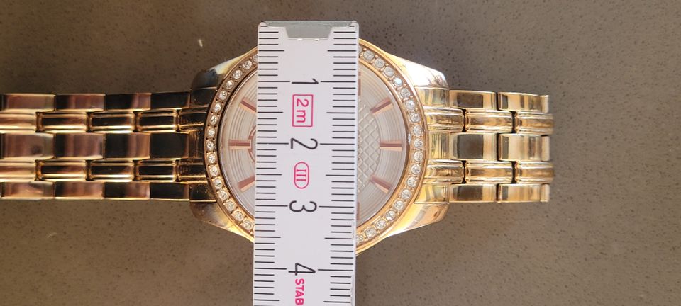 Uhr Marke "Guess" gold, wasserdicht, Stainless Steel in Mering