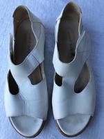 Sandalen in weiß und blau ( mit Muster) Nordrhein-Westfalen - Krefeld Vorschau