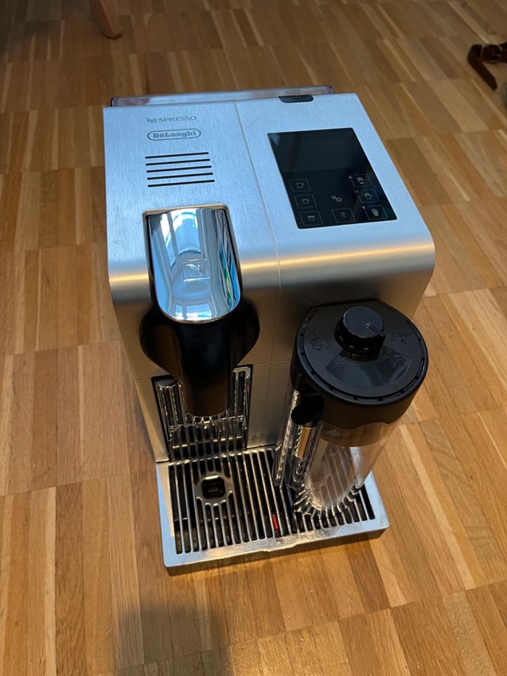Nespresso DeLonghi Lattissima Pro EN.750, für Bastler in München