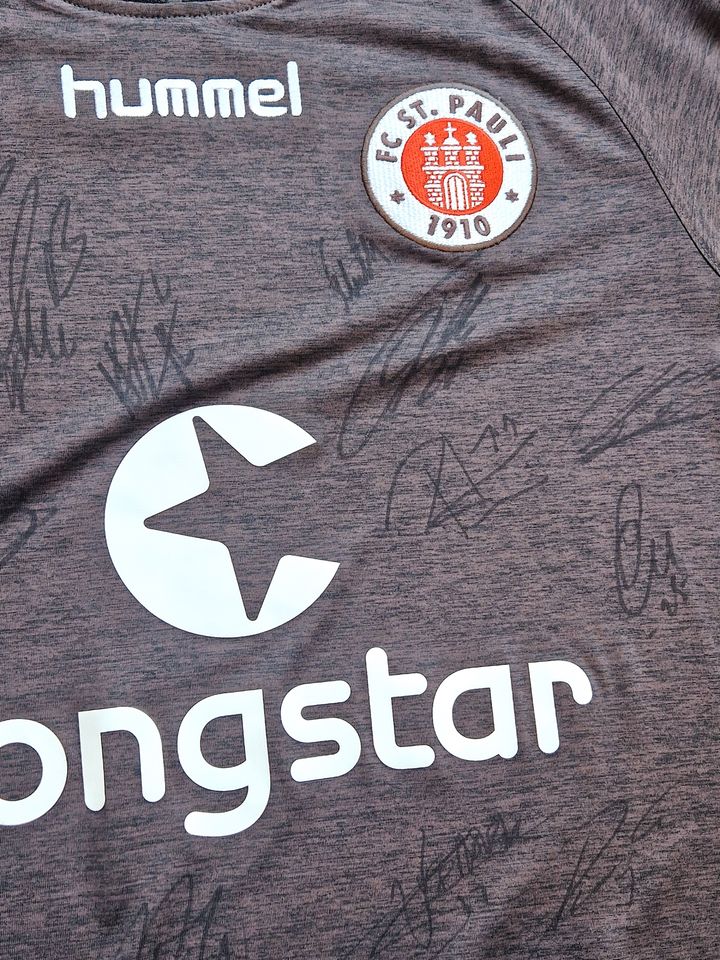 FC St.Pauli handsigniertes Shirt der Mannschaft – neu Größe S in Hamburg