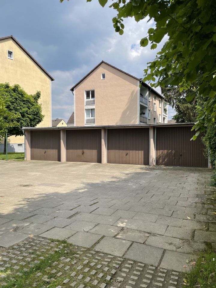 vermietete Dachgeschosswohnung mit Einzelgarage und Gartenmitbenutzung in Leverkusen