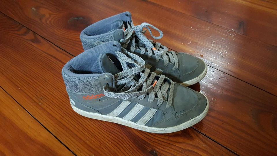 Adidas Sneaker hoch - Turnschuhe 35 in Liebenau