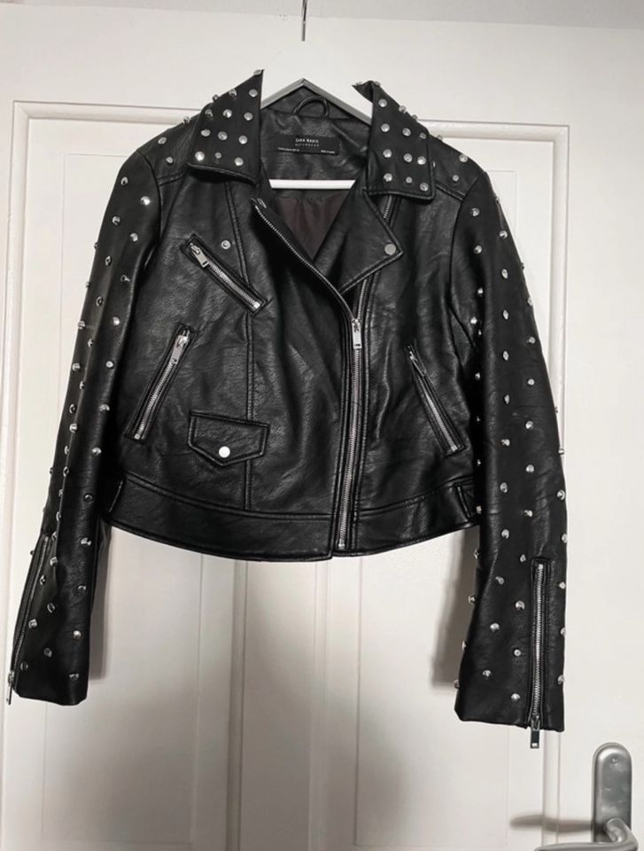 Zara lederjacke totenkopf schwarz nieten jacke studs in Mitte - Wedding |  eBay Kleinanzeigen ist jetzt Kleinanzeigen