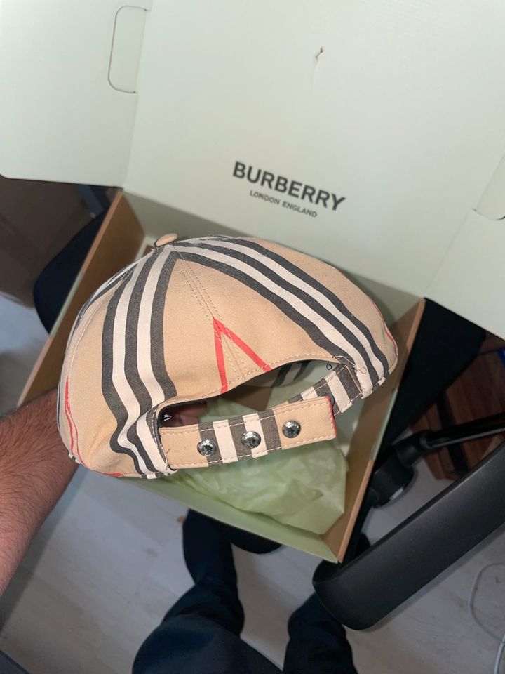 Burberry cap in Berlin