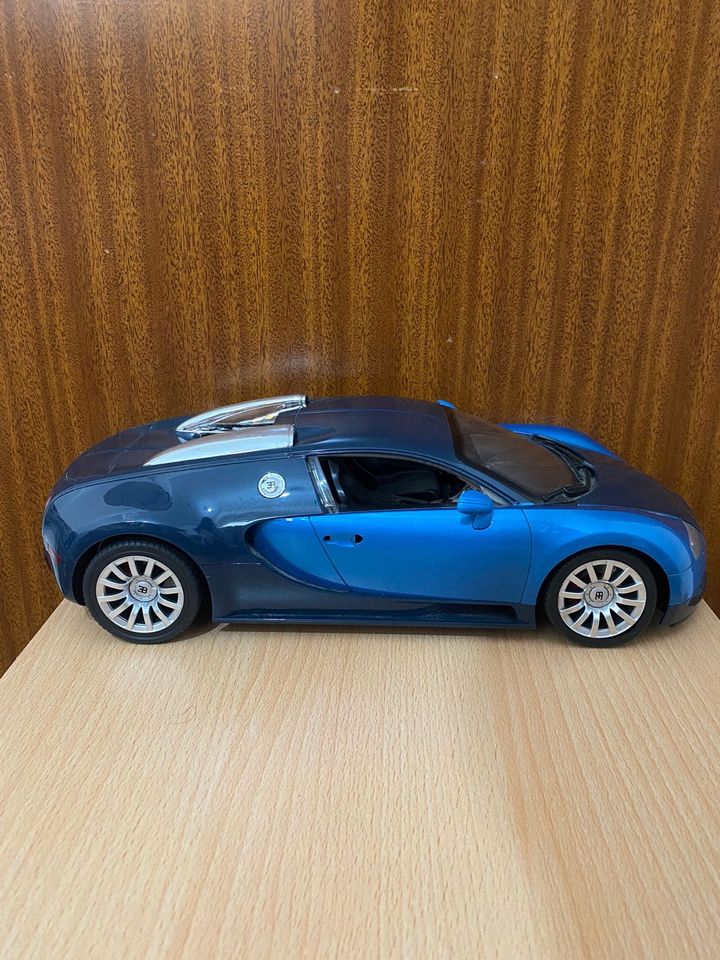 Bugatti Veyron Modellauto, Blau/Schwarz, sehr guter Zustand in Berlin