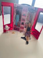 Barbie Kleiderschark mit Barbie und  Zubehör Bayern - Dingolfing Vorschau