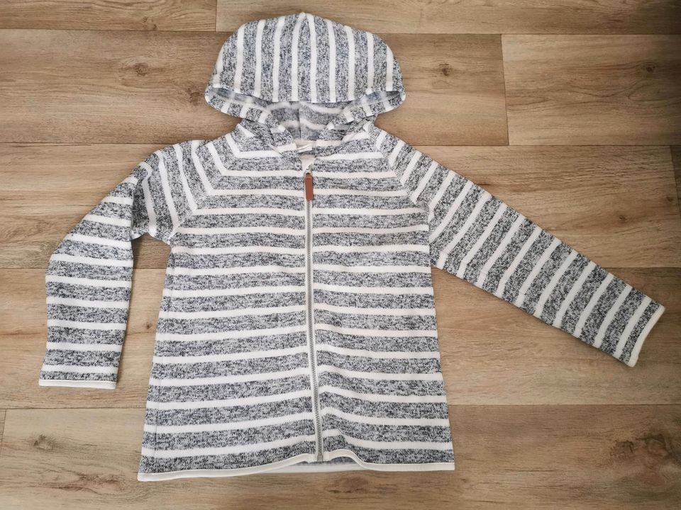 Wie Neu H&M Fleecejacke mit Kapuze Gr.: 104/110 in Muldestausee