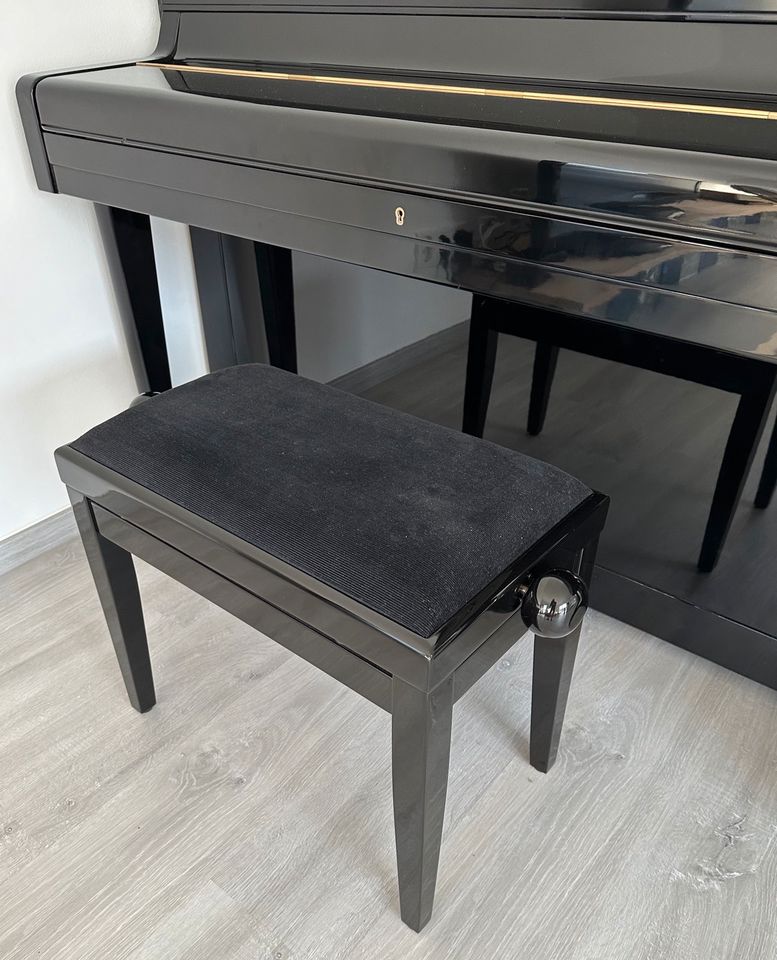 Klavier Yamaha U1 - schwarz hochglanz - 88 Tasten, inkl. Hocker in Nürnberg (Mittelfr)