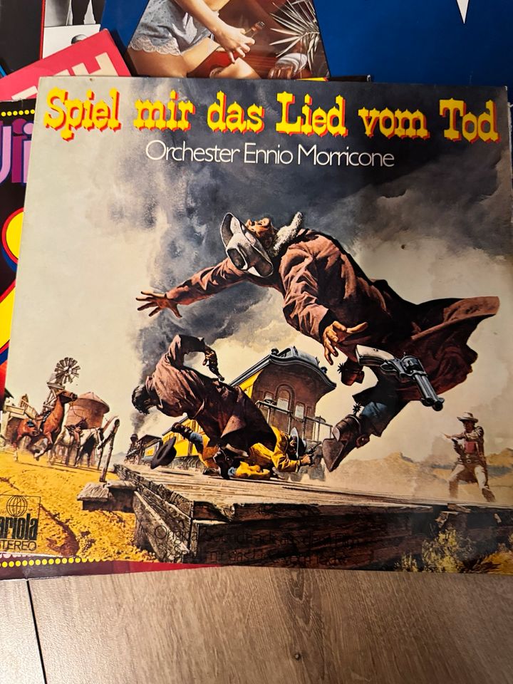 8 Schallplatten (u.a. Torfrock, spiel mir das Lied vom Tod) in Sauensiek