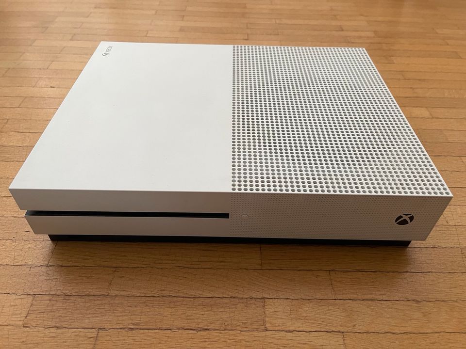 Xbox One S in Köln