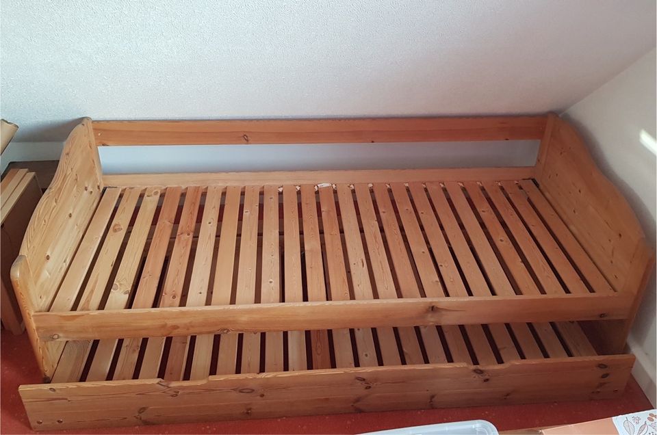 Massivholz Einzelbett mit ausziehbarem Unterteil | Bett 2 in Stuttgart