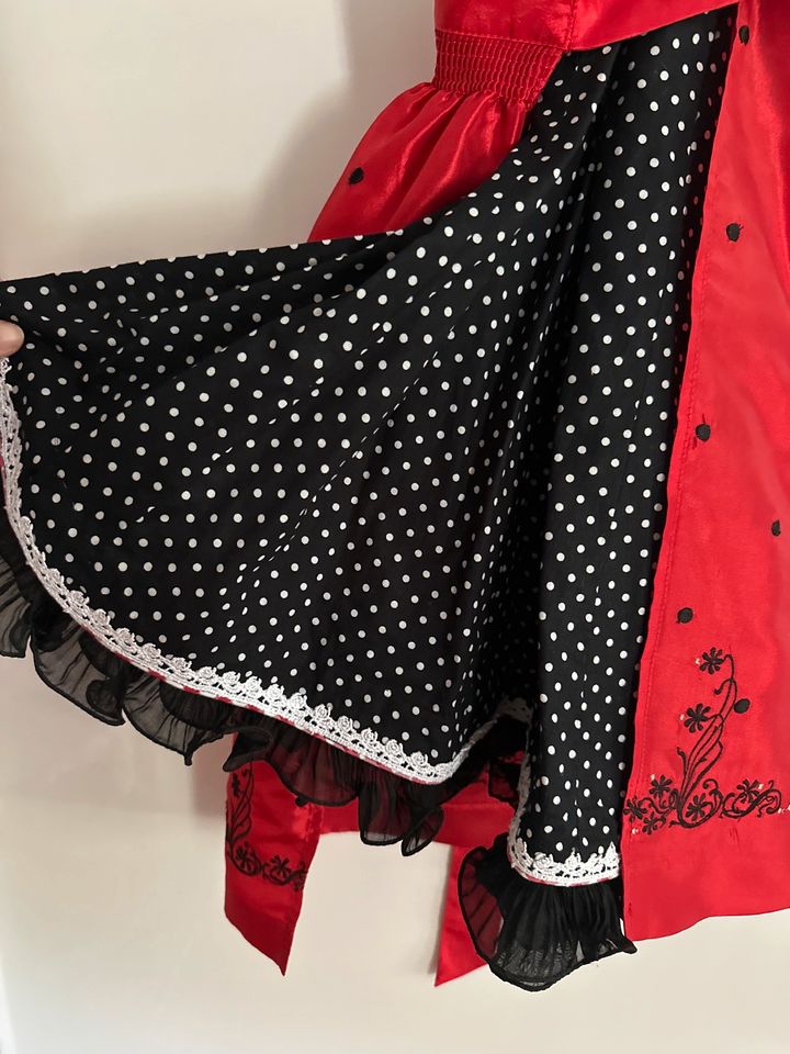 Dirndl Kleid Tracht traditionell schwarz weiß gepunktet rot in Tiefenbach Kr Passau