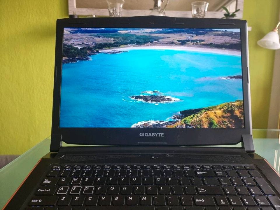 Gigabyte P57W - Gaming Laptop / i7 - 256GB SSD 1TB HDD 16GB RAM in Halle