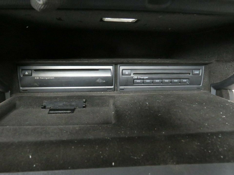Handschuhfach Navi CD Wechsler Audi A6 4F in Andernach