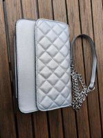 Handtasche  silber Metallic-Look Nordrhein-Westfalen - Leverkusen Vorschau