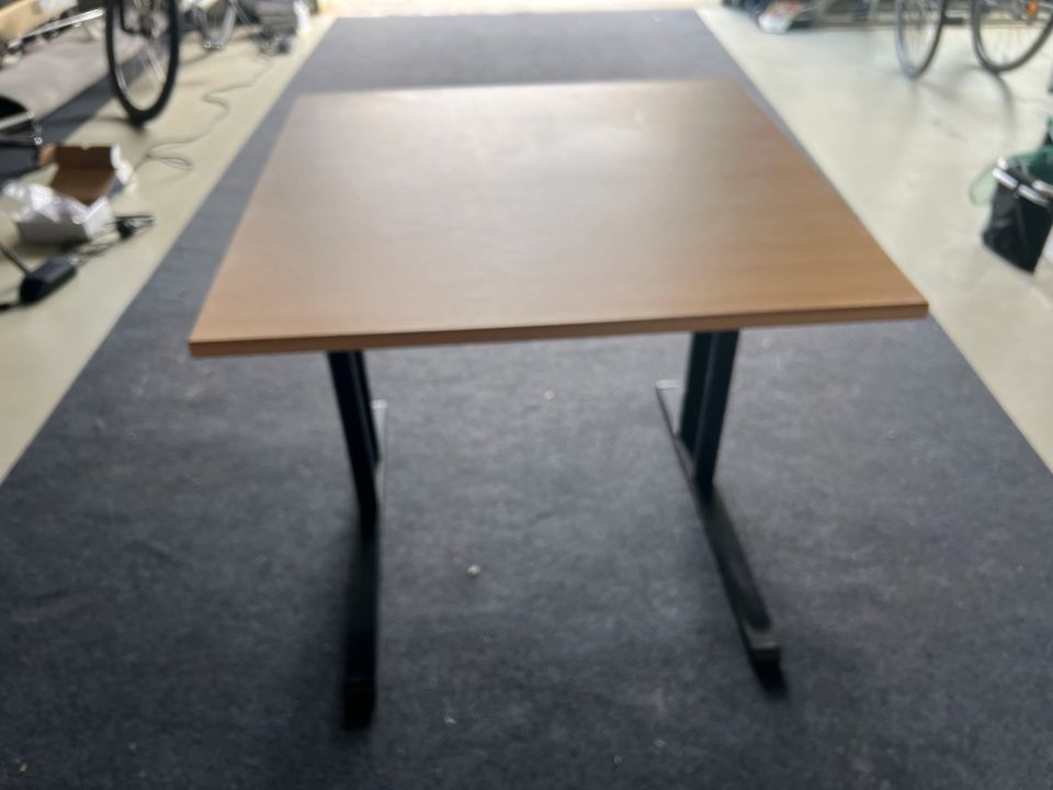 Schreibtisch ideal für kleines Homeoffice in Leipzig