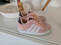 Adidas Sneaker Größe 22 Nordrhein-Westfalen - Lemgo Vorschau