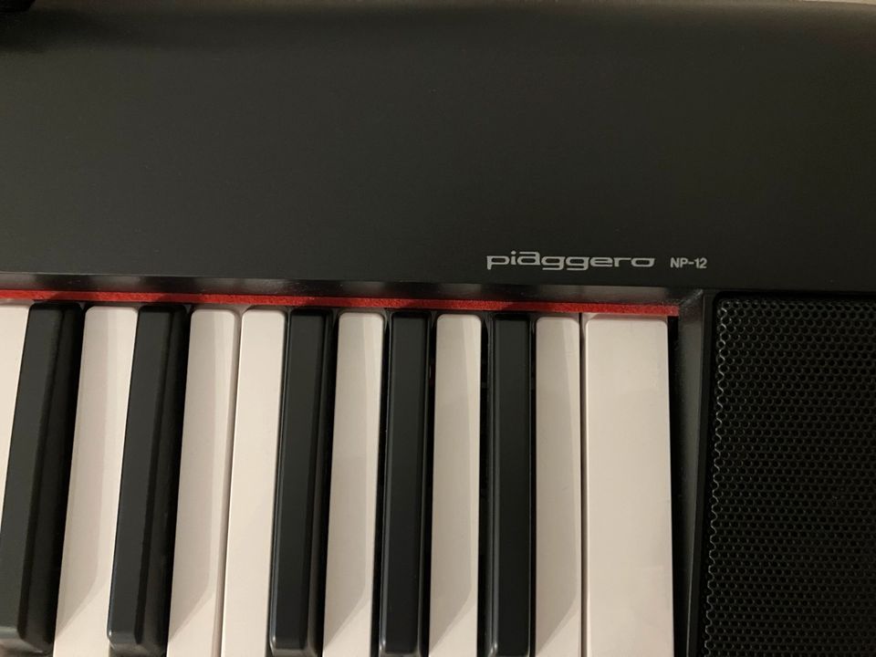 Yamaha NP-12 Piaggero Digital Piano in Centrum