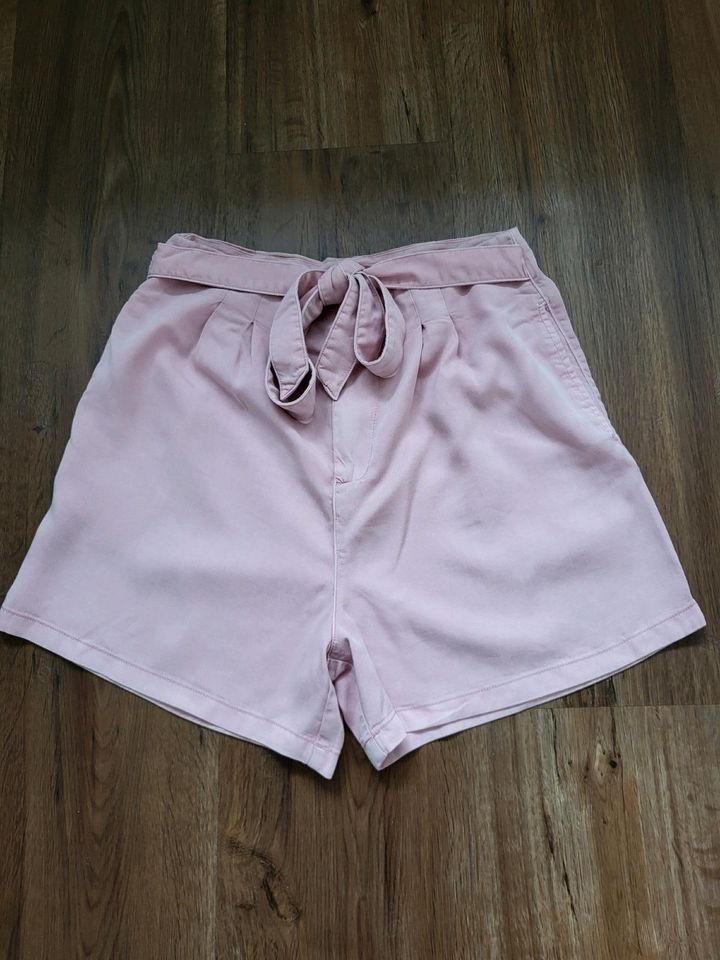 ☆ Vero Moda Shorts mit Gürtel rosa 38/M in Flensburg